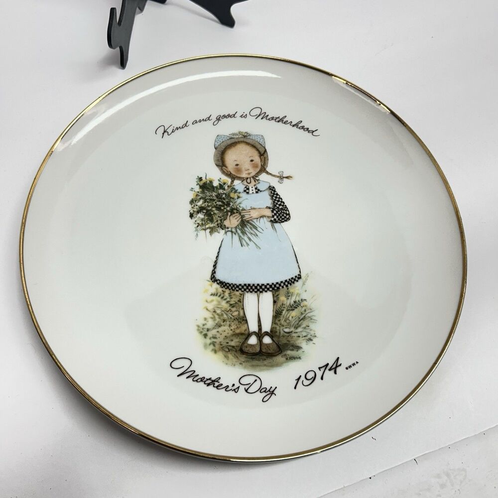 vintage 1974 Holly Hobbie "Kind and good is Motherhood" collector plate.